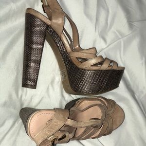 Jessica Simpson heel